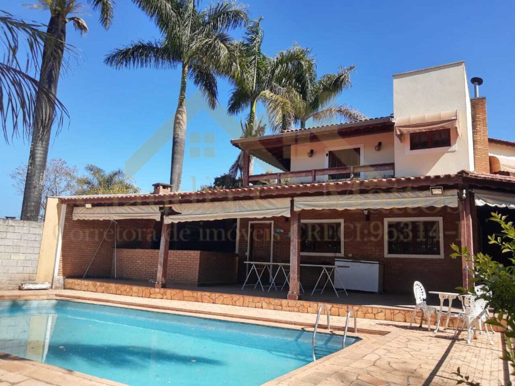 Vende chácara em Amparo/SP